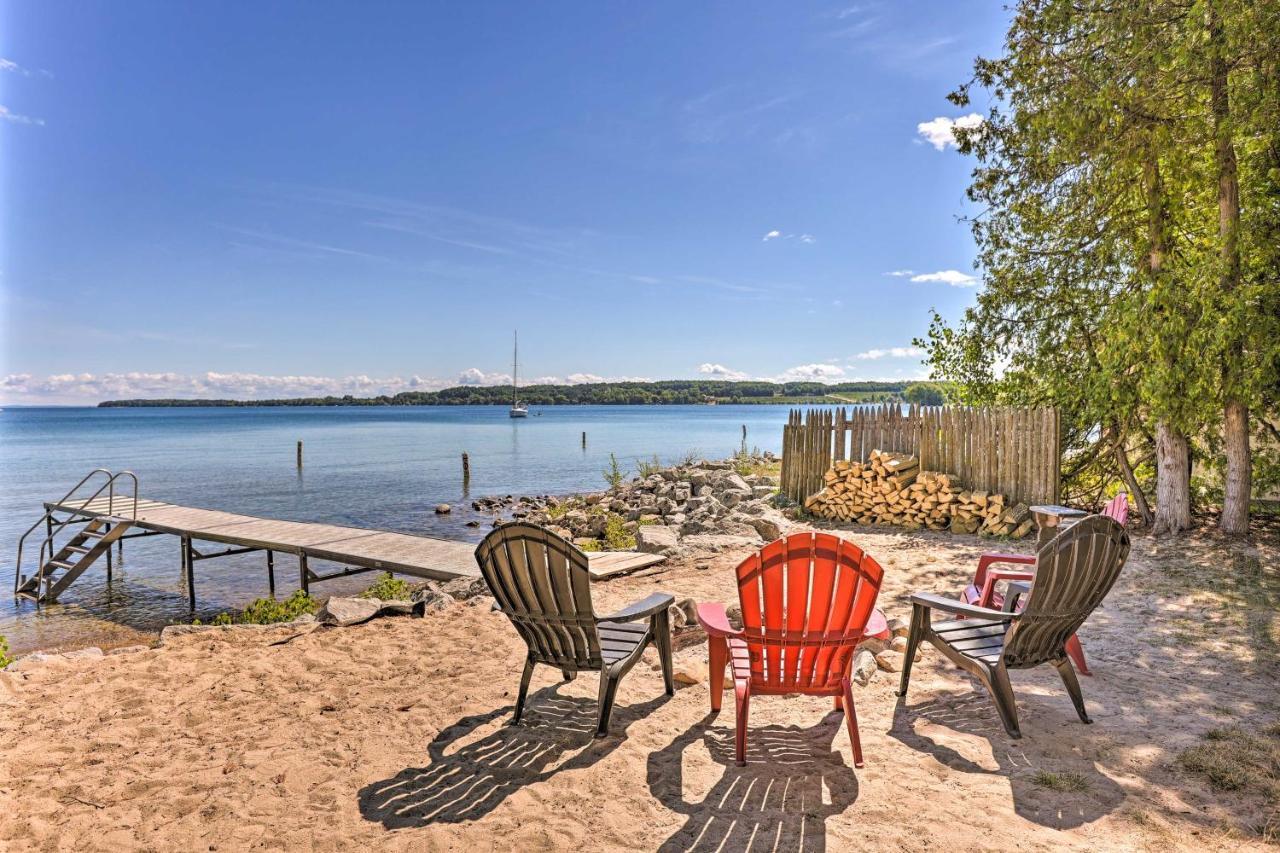 Quaint Studio With Shared Beach Walk To Suttons Bay Esterno foto