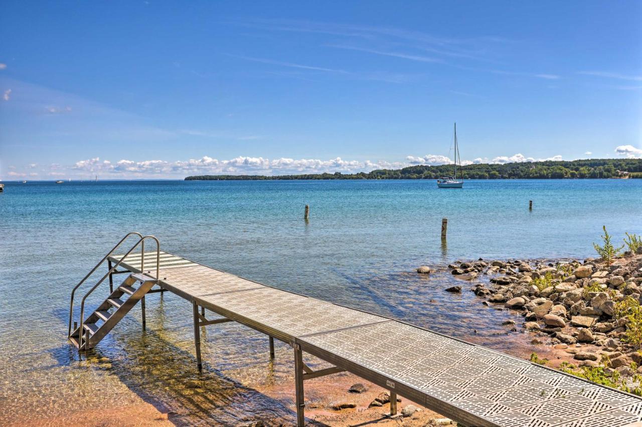 Quaint Studio With Shared Beach Walk To Suttons Bay Esterno foto