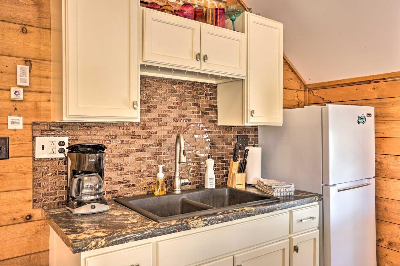 Quaint Studio With Shared Beach Walk To Suttons Bay Esterno foto