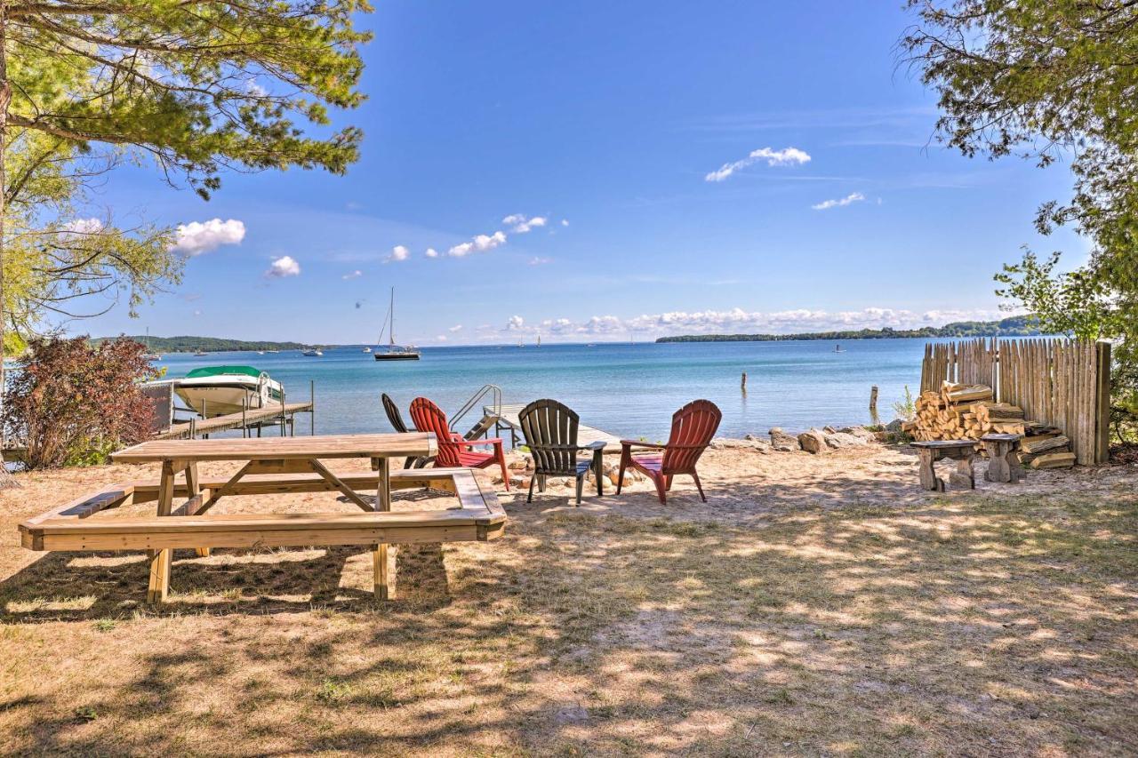 Quaint Studio With Shared Beach Walk To Suttons Bay Esterno foto