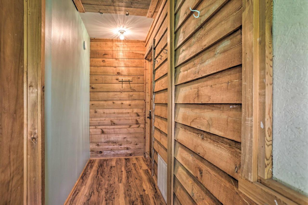 Quaint Studio With Shared Beach Walk To Suttons Bay Esterno foto