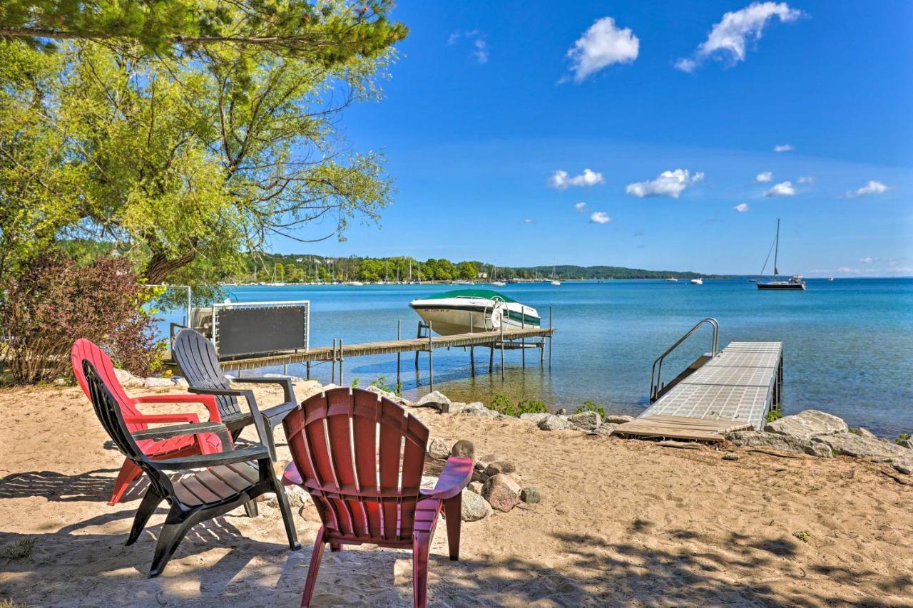 Quaint Studio With Shared Beach Walk To Suttons Bay Esterno foto